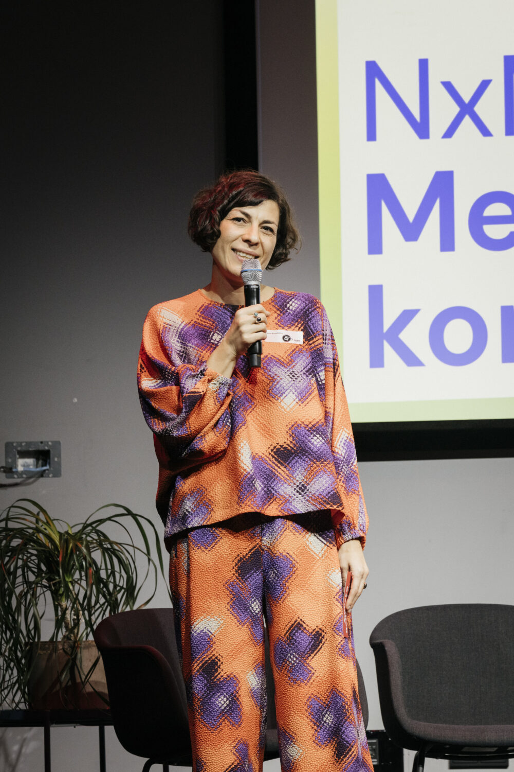 Die Geschäftsführerin der NdM spricht auf der NxM Medienkonferenz 2023.