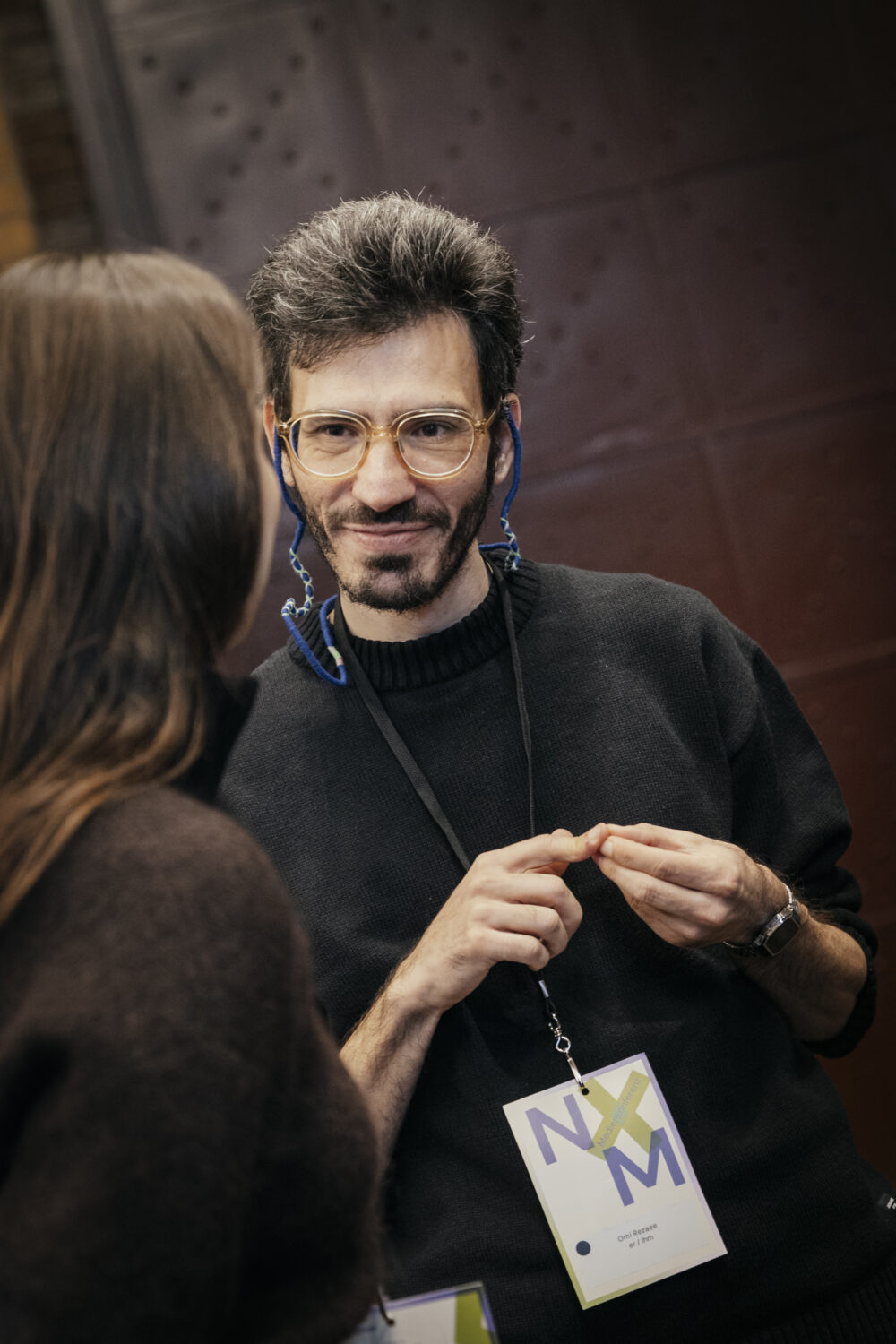 Zwei NxM-Teilnehmer*innen unterhalten sich.